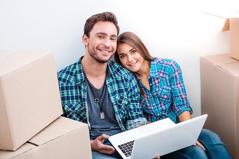 Couple-moving-to-new-home
