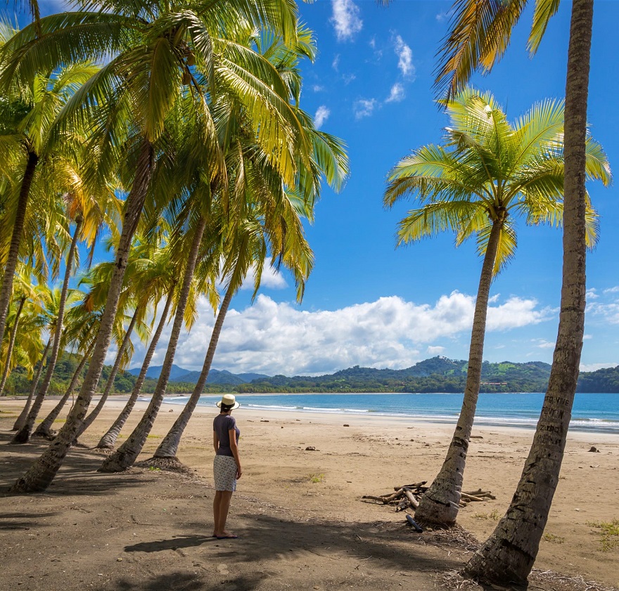 Best-places-to-retire-Costa-Rica-(Pristine-beach-with-palm-trees)