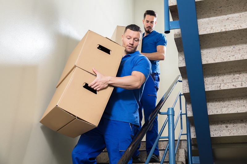 Hidden moving costs and how to avoid them - Delivering moving boxes via stairs