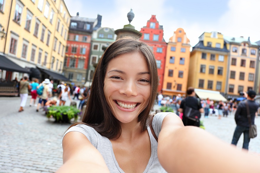 Have-you-been-an-Expat-too-long?- Asian-women-taking-selfie-in-Sweden